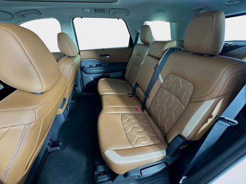 New 2026 Nissan Pathfinder Platinum image 22