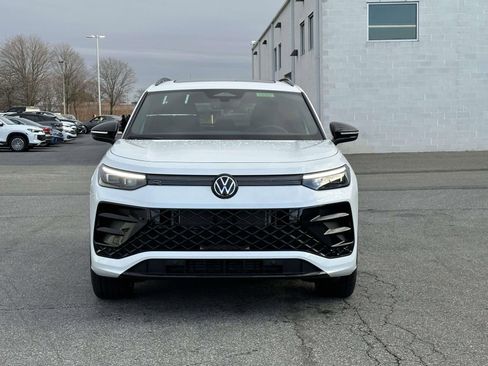 New 2026 Volkswagen Tiguan SE R-Line image 9