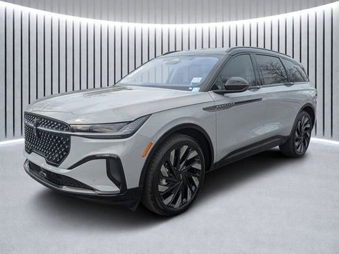 New 2026 Lincoln Nautilus Reserve image 6