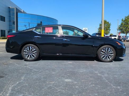 Certified 2025 Nissan Altima 2.5 SV image 4