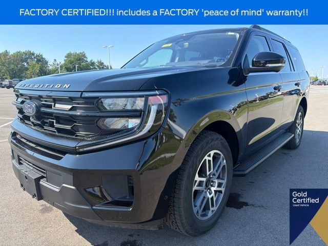 Used 2025 Ford Expedition Active AWD/4WD image 2