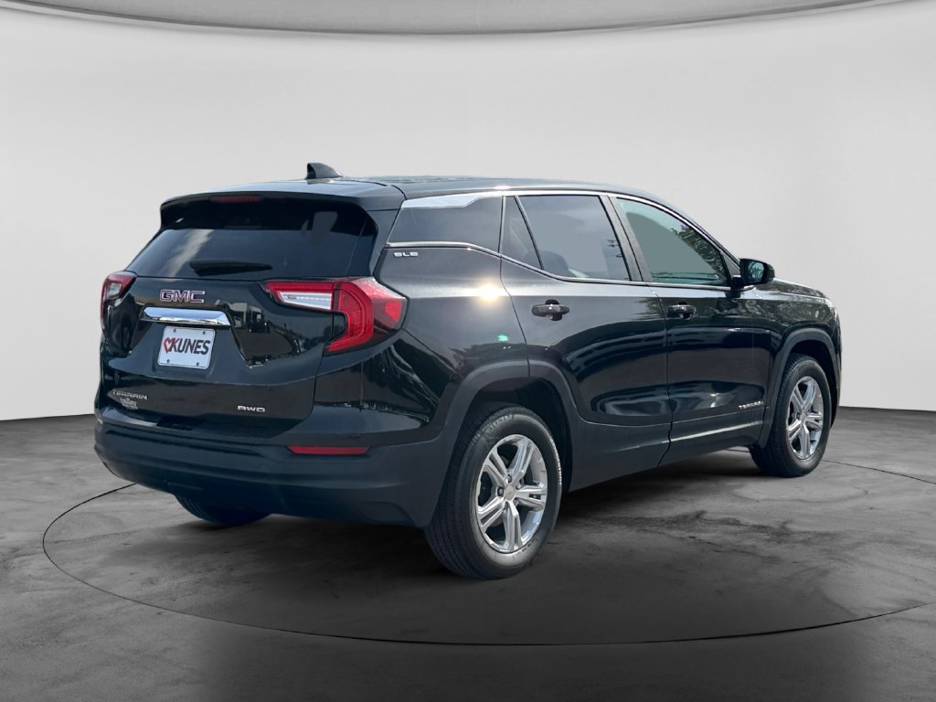 Used 2024 GMC Terrain SLE AWD/4WD image 10