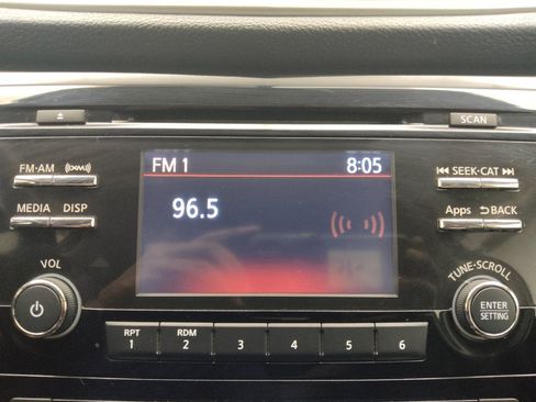 Used 2016 Nissan Rogue SV AWD/4WD image 25