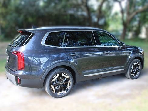 New 2025 Kia Telluride S image 6