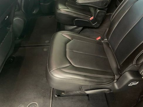 Used 2023 Chrysler Pacifica Touring-L w/ S Appearance Package FWD image 13