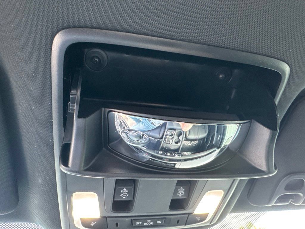 Used 2025 Honda Pilot TrailSport image 65