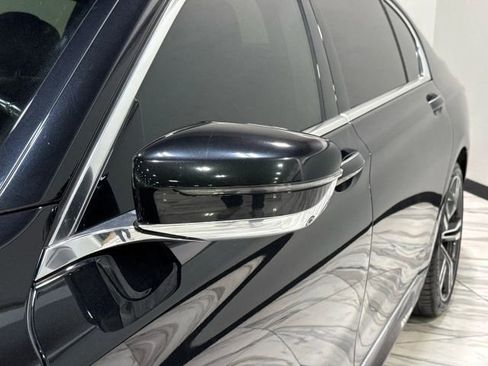 Used 2017 BMW 750i xDrive image 10