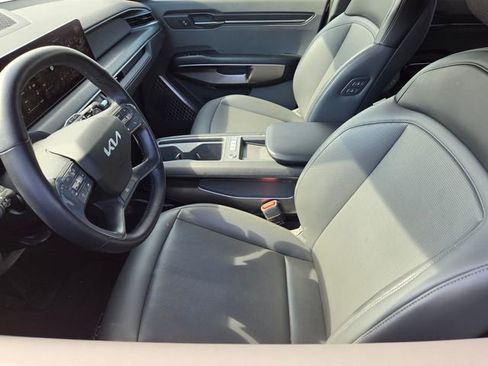 Used 2024 Kia EV9 Light Long Range RWD image 8