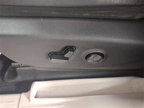 Used 2022 Chrysler Pacifica Touring-L image 14