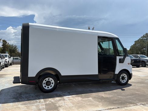 Used 2024 Chevrolet Brightdrop 400 w/ Commercial Equipment Package AWD/4WD image 10