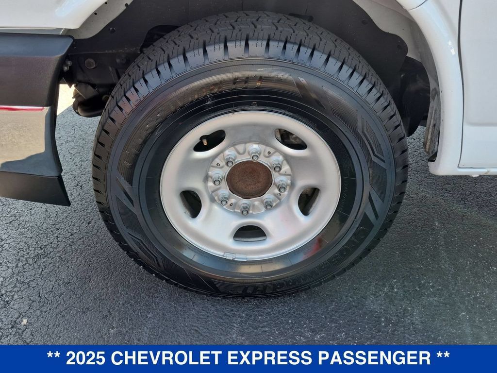 Used 2025 Chevrolet Express 3500 LT w/ LT Preferred Equipment Group RWD image 9