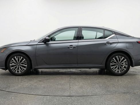 Used 2025 Nissan Altima 2.5 SV image 5
