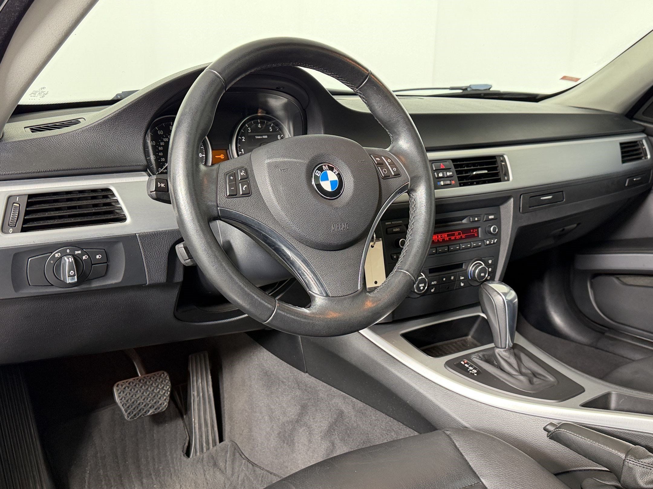 Used 2011 BMW 328i Coupe RWD image 3