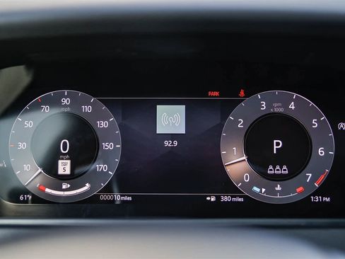 New 2026 Land Rover Range Rover Velar Dynamic SE image 17