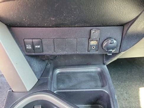 Used 2018 Toyota RAV4 XLE image 11