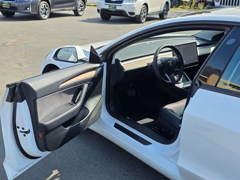 Used 2021 Tesla Model 3 Standard Range image 47