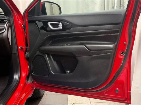 Used 2023 Jeep Compass Limited image 12