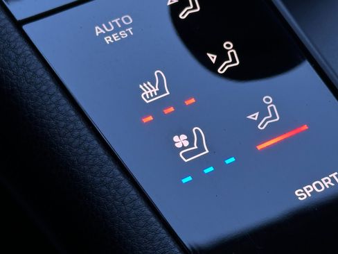 Used 2022 Porsche Macan S w/ Premium Package Plus image 4