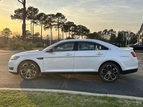 Used 2013 Ford Taurus SHO image 7
