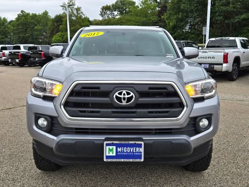 Used 2017 Toyota Tacoma SR5 AWD/4WD image 9