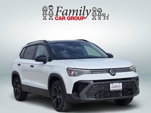 New 2026 Volkswagen Taos SE FWD image 2