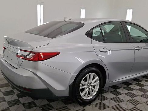 Used 2025 Toyota Camry LE w/ Convenience Package FWD image 4