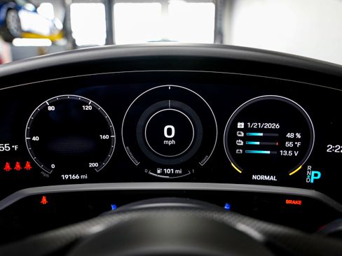 Used 2022 Porsche Taycan Turbo S image 11