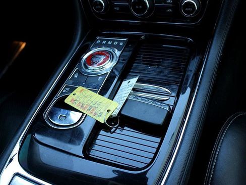 Used 2016 Jaguar XJ R-Sport image 29