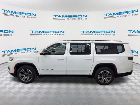 Used 2024 Jeep Wagoneer L Series II w/ Flexible Seating Group RWD image 2