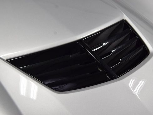 Used 2015 Chevrolet Corvette Z06 w/ 3LZ Preferred Equipment Group image 18