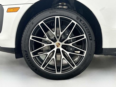 New 2026 Porsche Macan image 32