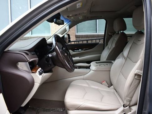 Used 2017 Cadillac Escalade ESV Luxury image 24