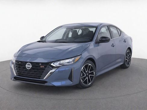 Used 2025 Nissan Sentra SR FWD image 1