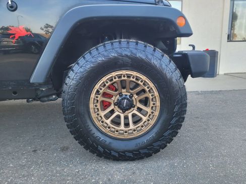 Used 2017 Jeep Wrangler Unlimited Sport w/ Connectivity Group AWD/4WD image 2