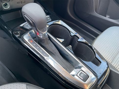 Used 2025 Chevrolet Trax LT w/ Driver Confidence Package image 30