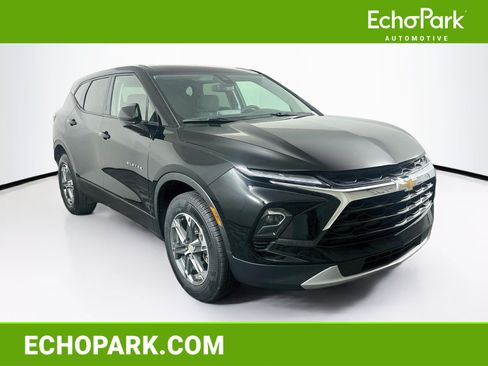 Used 2025 Chevrolet Blazer LT FWD image 1