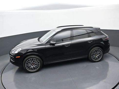 Used 2023 Porsche Cayenne image 32