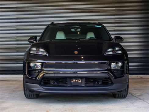 New 2025 Porsche Macan 4 Electric image 10