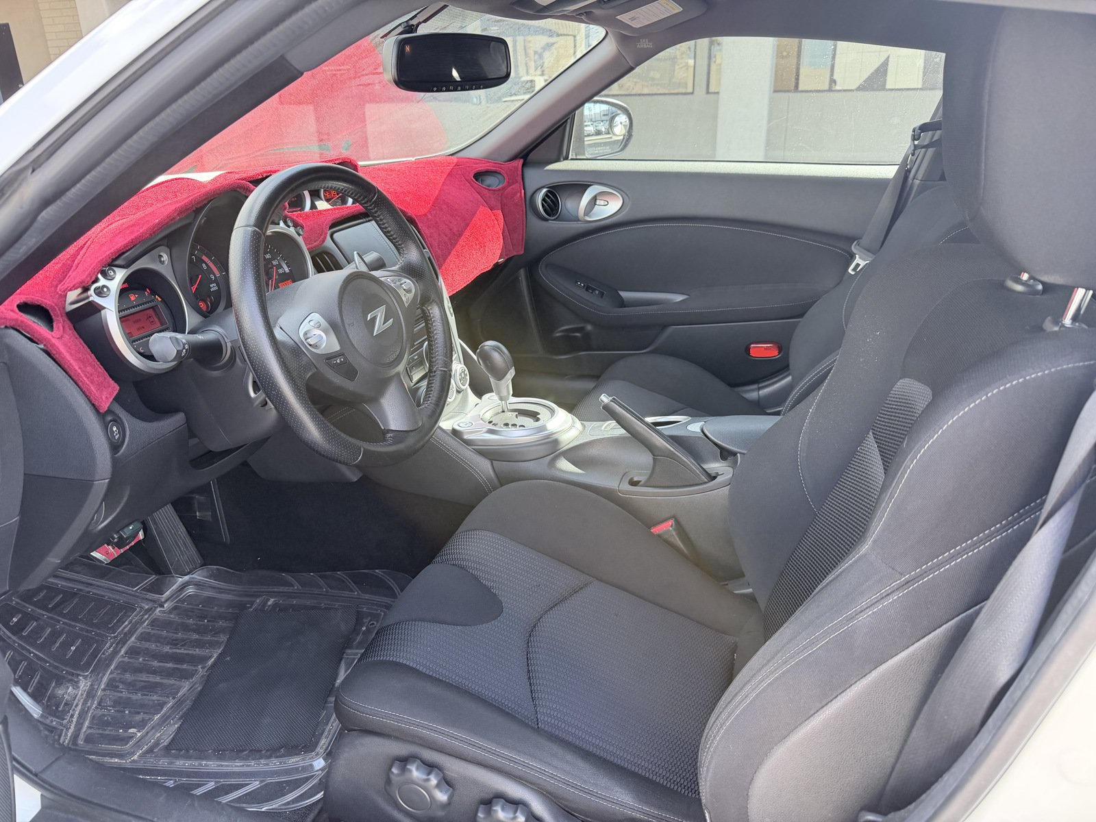 Used 2014 Nissan 370Z Coupe RWD image 2