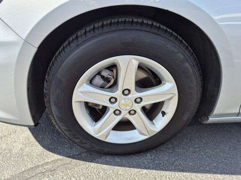 Used 2022 Chevrolet Malibu LT FWD image 11