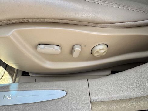 Used 2011 Buick Lucerne CXL FWD image 36