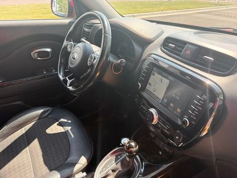 Used 2017 Kia Soul ! w/ Tech Package FWD image 16