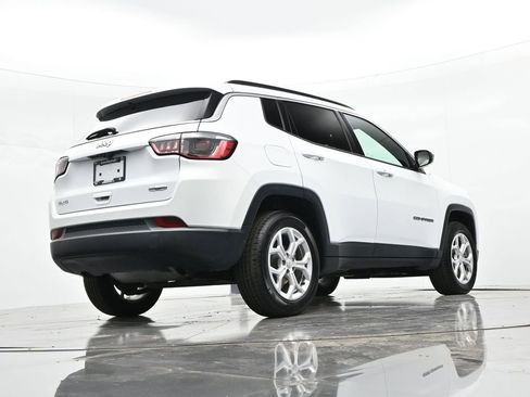 Used 2024 Jeep Compass Latitude AWD/4WD image 27