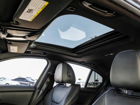 Used 2022 BMW 330i Sedan w/ Driving Assistance Package image 4