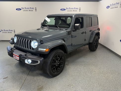 Used 2025 Jeep Wrangler Unlimited Sahara w/ Safety Group AWD/4WD image 3