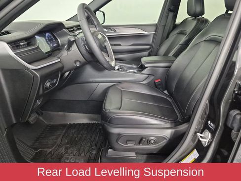 Certified 2024 Jeep Grand Cherokee Limited w/ Luxury Tech Group II AWD/4WD image 17