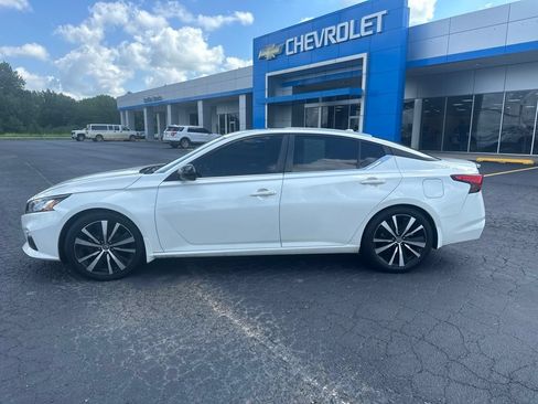 Used 2019 Nissan Altima 2.5 SR w/ SR Premium Package FWD image 3