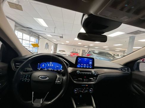 Used 2020 Ford Escape Titanium AWD/4WD image 16