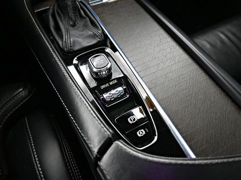 Used 2018 Volvo V90 T6 Cross Country w/ Convenience Package image 18