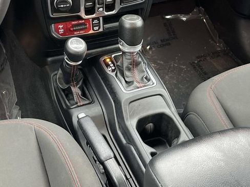 Used 2023 Jeep Wrangler Rubicon image 14